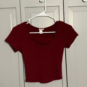 Maroon, cropped ribbed shirt!